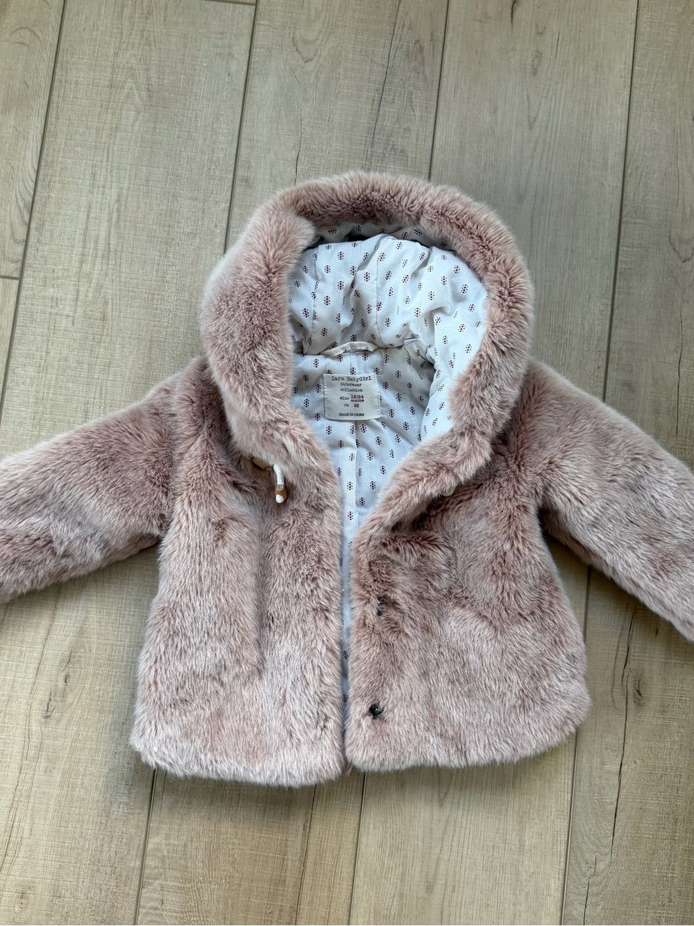 Zara baby girls faux fur coat Sz 18-24 months toggle closure patterned Lining